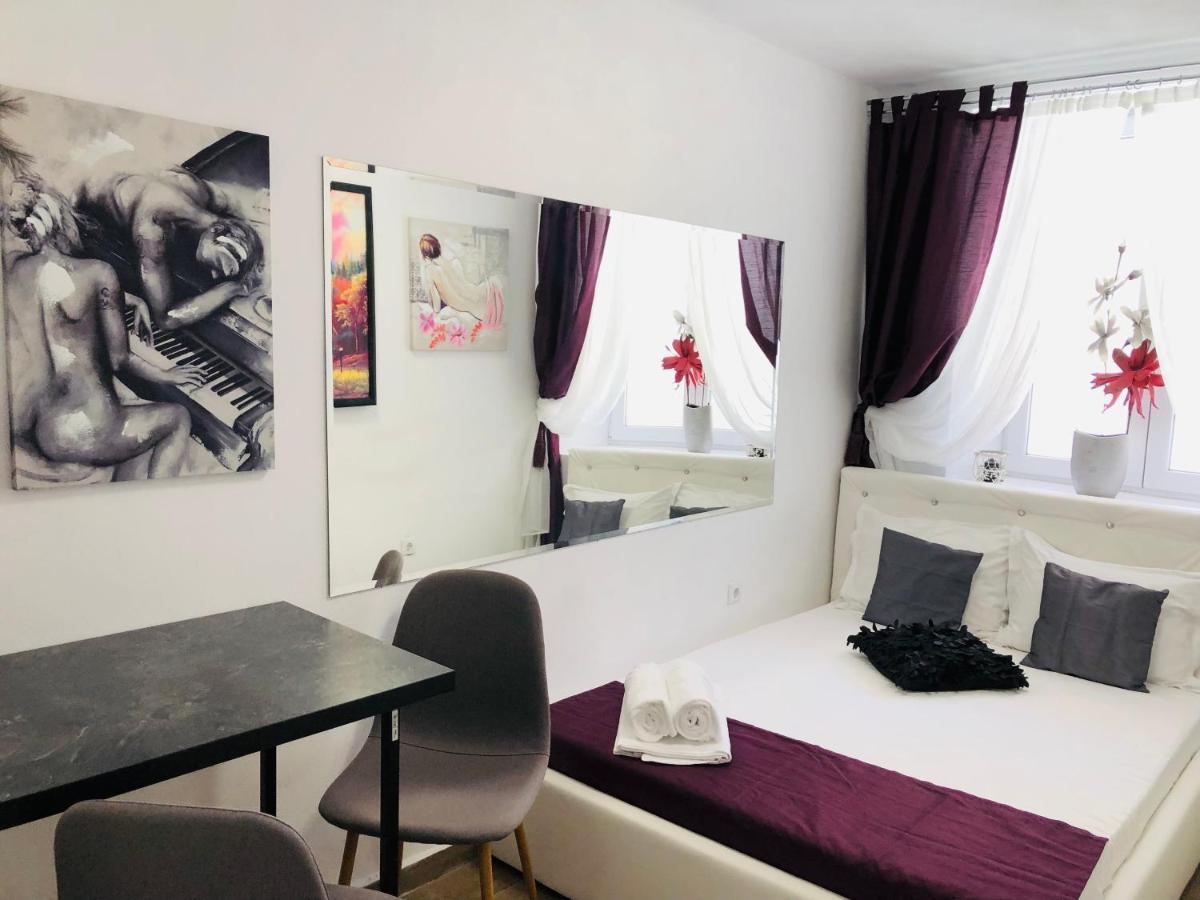 Central Petit Room Брашов Экстерьер фото